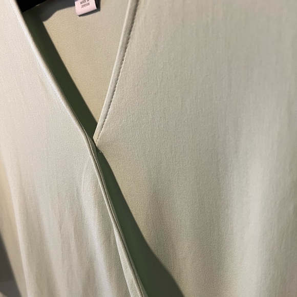 NWOT Liz Claiborne Light Pastel Green Crossover Front Top - Picture 7 of 12